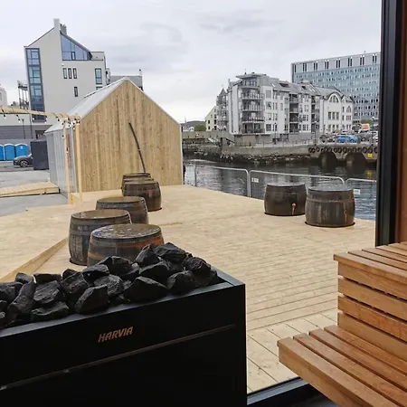 Sentral I Brosundet *